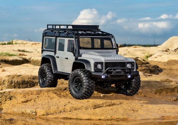 Traxxas TRX-4M 1/18 Land Rover Defender Crawler Hõbedane RTR - 2S LiPo/USB Charger