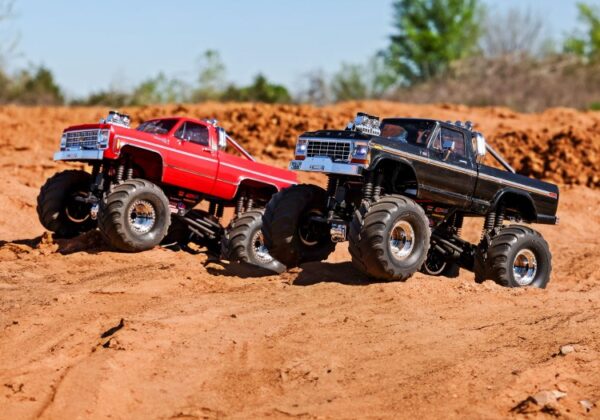 Traxxas TRX-4MT Chevrolet K-10 Monster Truck RTR Punane - 2S LiPo/USB Charger