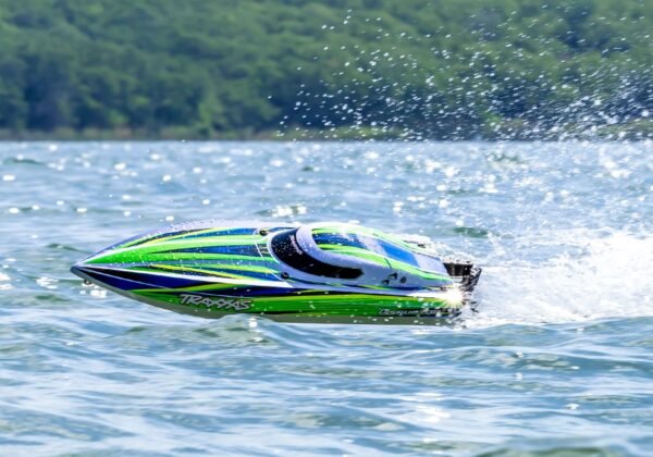 Traxxas Disruptor 26" V-Rumpf Paat RTR Lilla