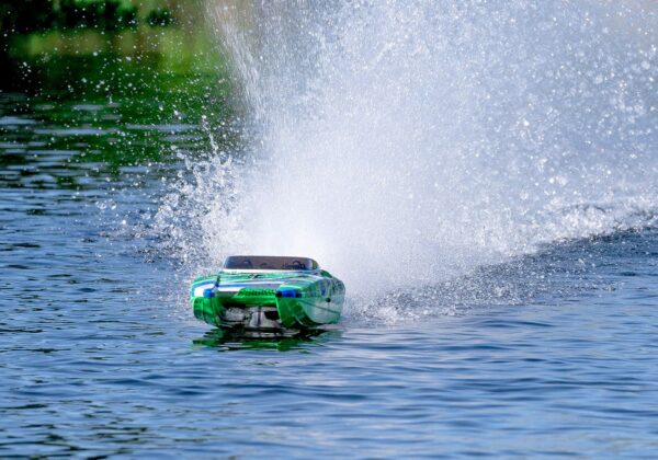 Traxxas DCB M41 Catamaran BL 40" RTR Roheline