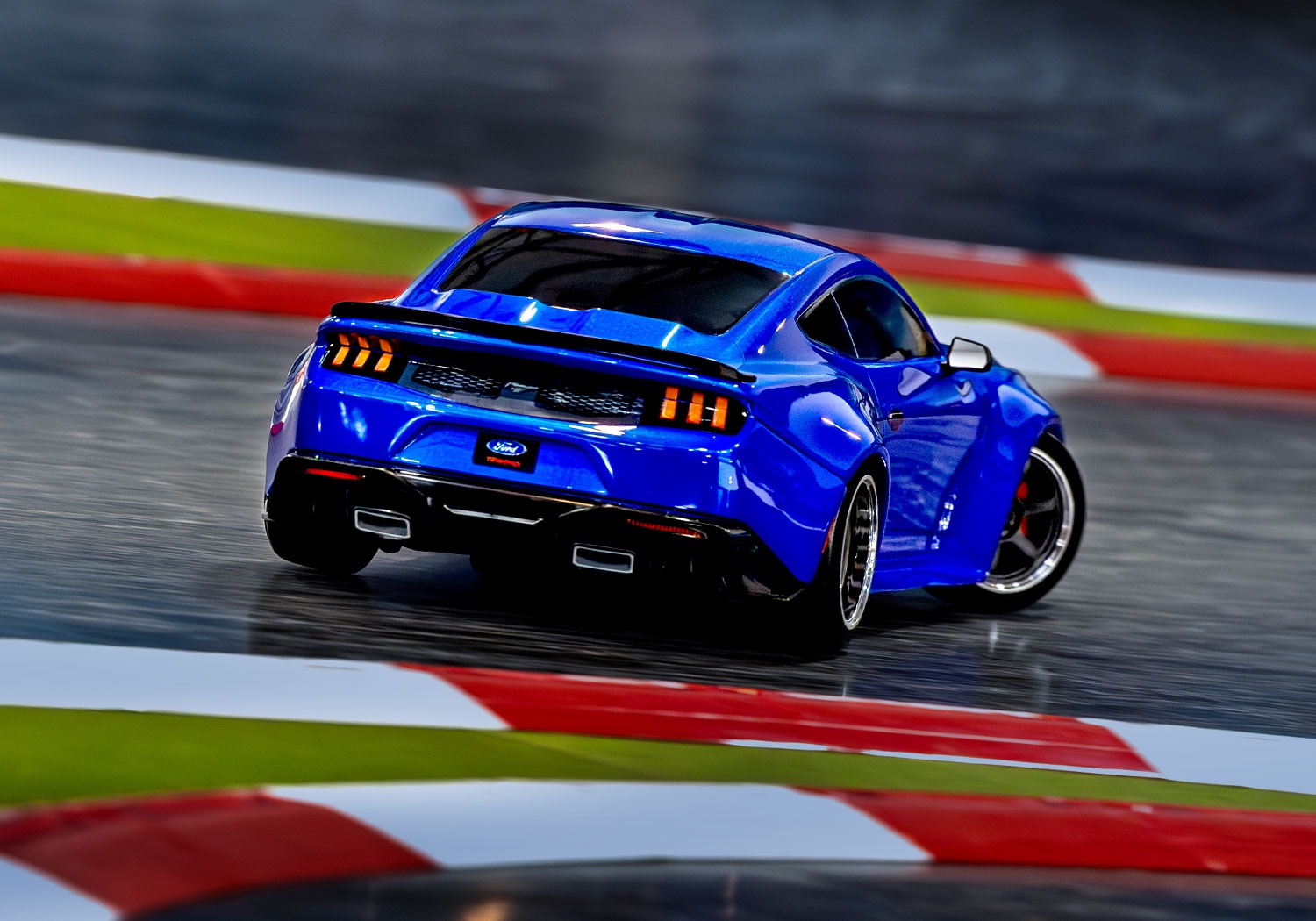 4-tec Traxxas 4-Tec Drift 1:10 RTR Ford Mustang - Rot 10 Traxxas 4-Tec Drift 1:10 RTR Ford Mustang - Rot