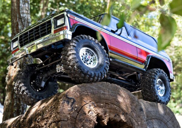 Traxxas TRX-4 Ford Bronco 1979 1/10 Crawler Brushed Clipless RTR Punane