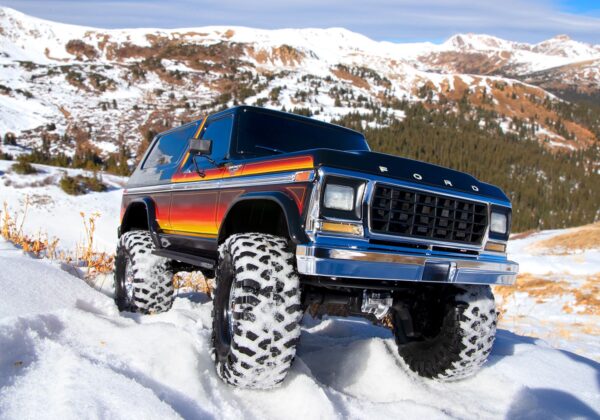 Traxxas TRX-4 Ford Bronco 1979 1/10 Crawler Brushed Clipless RTR Punane