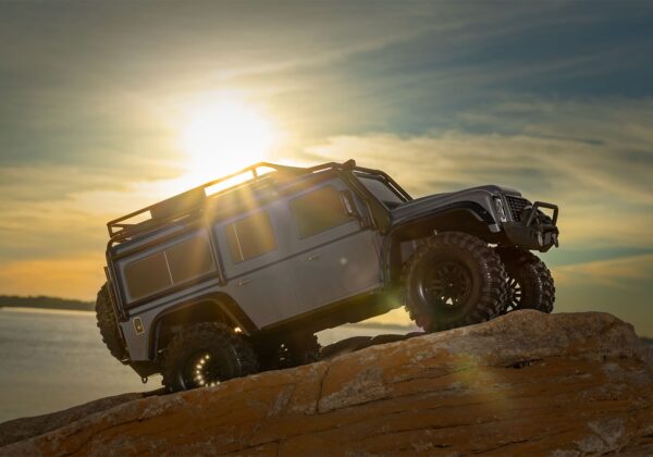 Traxxas TRX-4 LR Defender 1/10 Crawler Brushed Clipless RTR Liivakarva