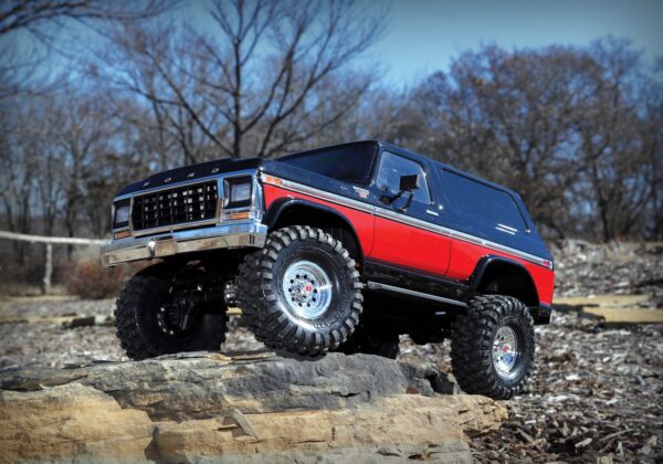 Traxxas TRX-4 Ford Bronco 1979 1/10 Crawler Brushed Clipless RTR Punane