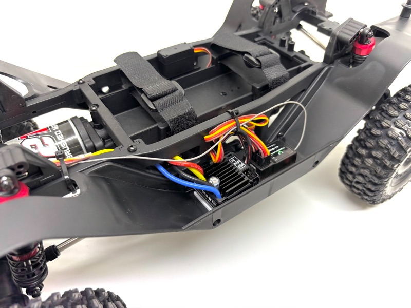 Absima 1:10 Crawler CR4.4eco HILUX Liivakarva RTR RC Auto #12051 12 Absima 1:10 Crawler CR4.4eco HILUX Sand-colored RTR RC Car #12051