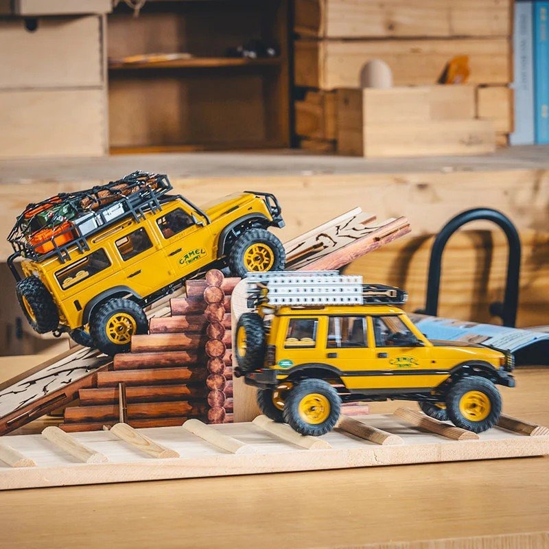 FMS 1:24 Land Rover Defender 110 RTR Mini Crawler - Yellow 6 FMS 1:24 Land Rover Defender 110 RTR Mini Crawler - Yellow