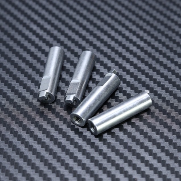 Alumiiniset ohjausservon kiinnitystolpat Mayako MX8:lle (-22-25) 1 Aluminium Steering Servo Tray Posts for Mayako MX8 (-22-25)