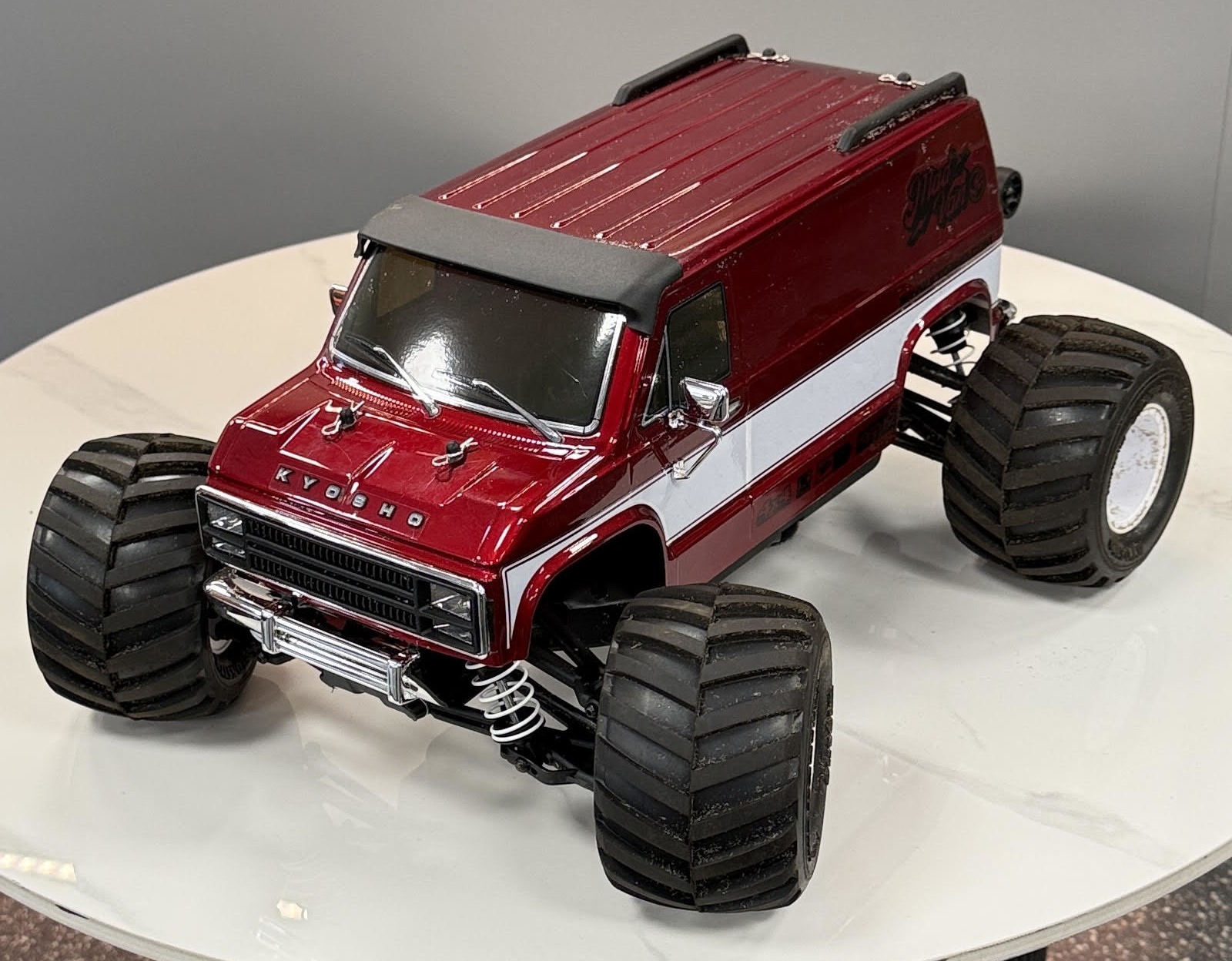 Kyosho Fazer FZ02-L - MadVan VE 4WD Punane - 1:10 RTR - Kasutatud 1 Kyosho Fazer FZ02-L - MadVan VE 4WD Punane - 1:10 RTR - Kasutatud
