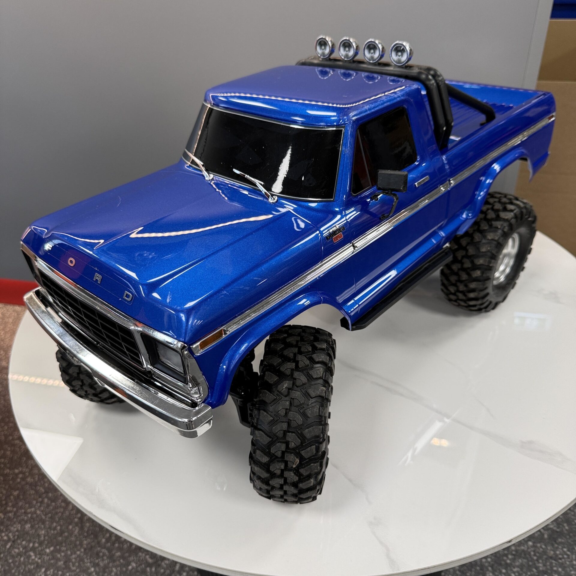 Traxxas TRX-4 Ford F150 1979 High Trail 1:10 RTR Crawler - sinine - Kasutatud 1 Traxxas TRX-4 Ford F150 1979 High Trail 1:10 RTR Crawler - sinine - Kasutatud