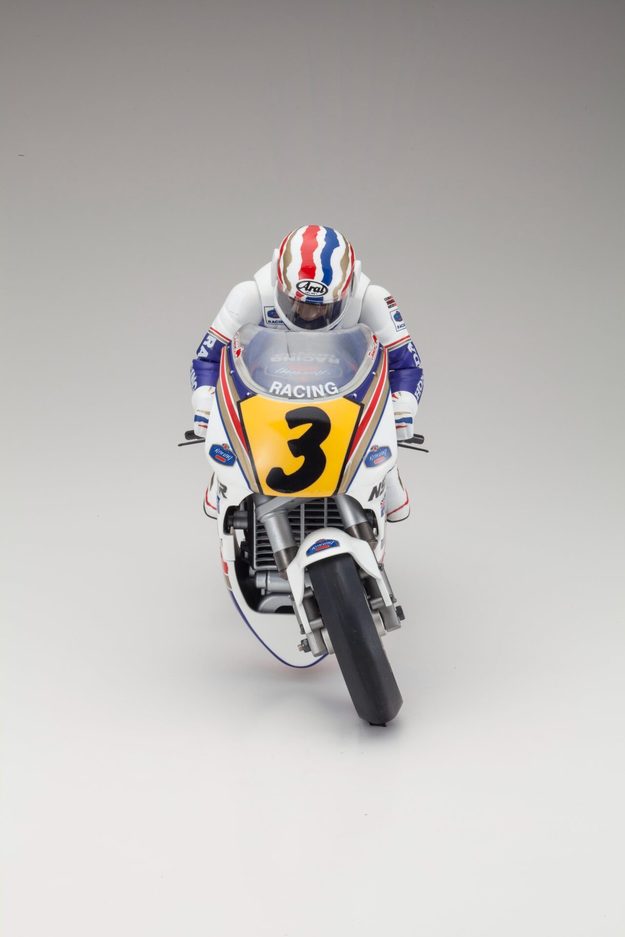Kyosho Honda NSR500 1991 – Hanging On Racer – 1:8 RC Motorcycle Kit #34932B 2 kyosho-honda-nsr500-1991-34932b-3