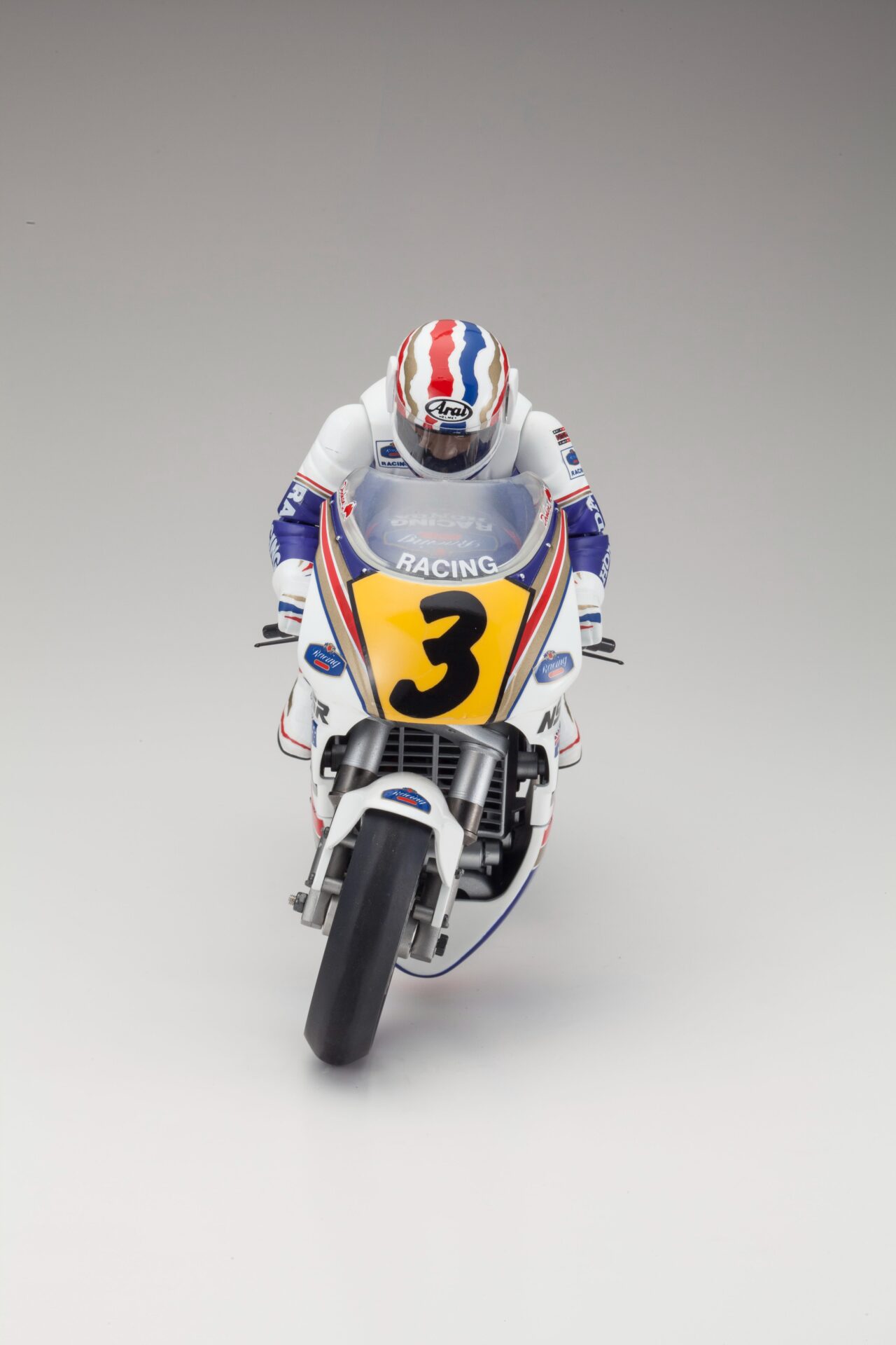 Kyosho Honda NSR500 1991 – Hanging On Racer – 1:8 RC Motorcycle Kit #34932B 4 kyosho-honda-nsr500-1991-34932b-4