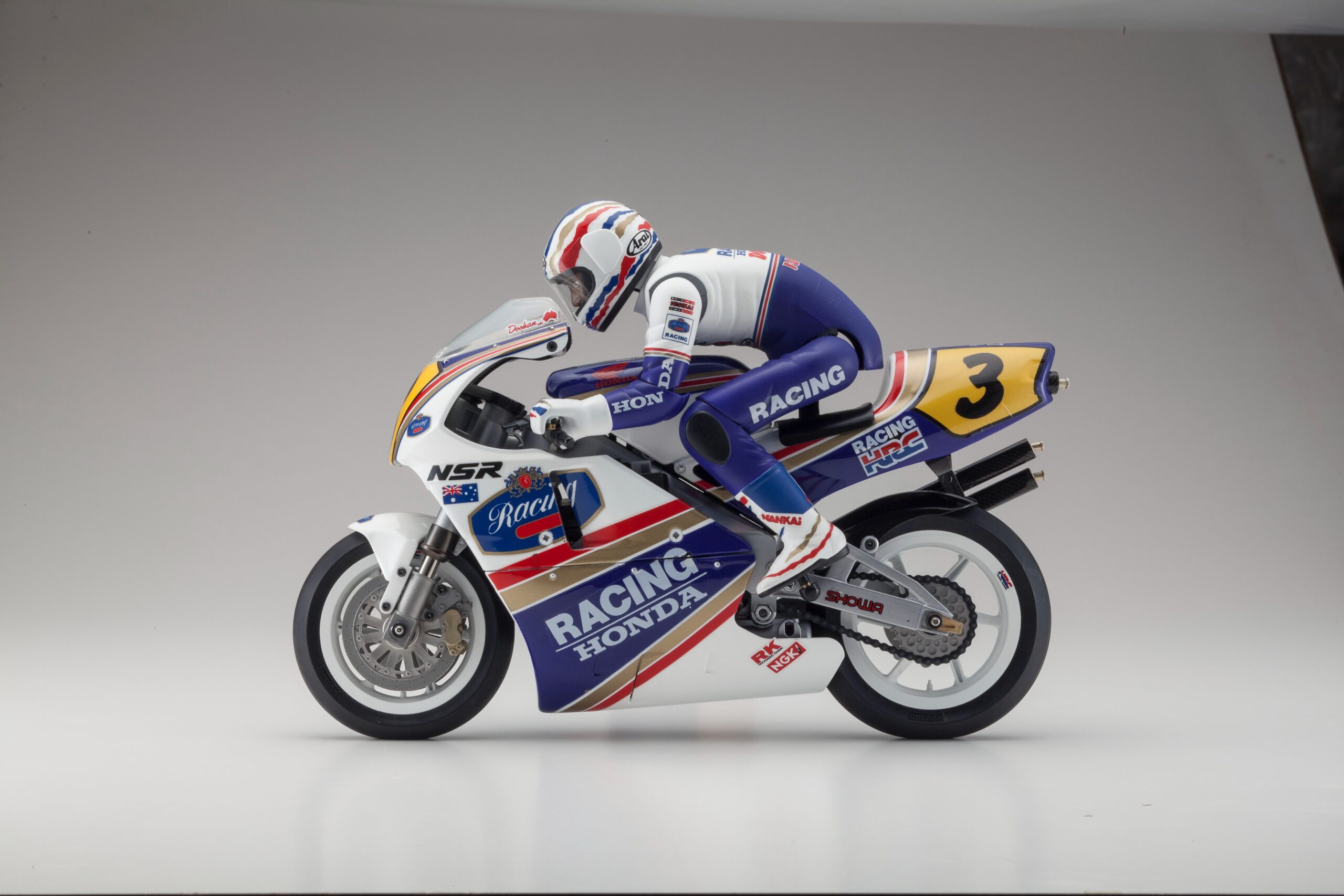 Kyosho Honda NSR500 1991 – Hanging On Racer – 1:8 RC Motorcycle Kit #34932B 6 kyosho-honda-nsr500-1991-34932b-6