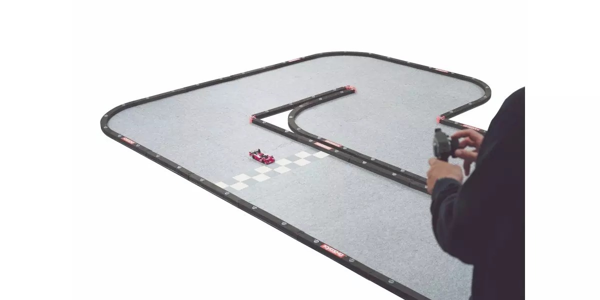 Kyosho Mini-Z Carpet Track 50 Basic Set (40pcs - 50x50) 5 Kyosho Mini-Z Carpet Track 50 Basic Set (40pcs - 50x50)